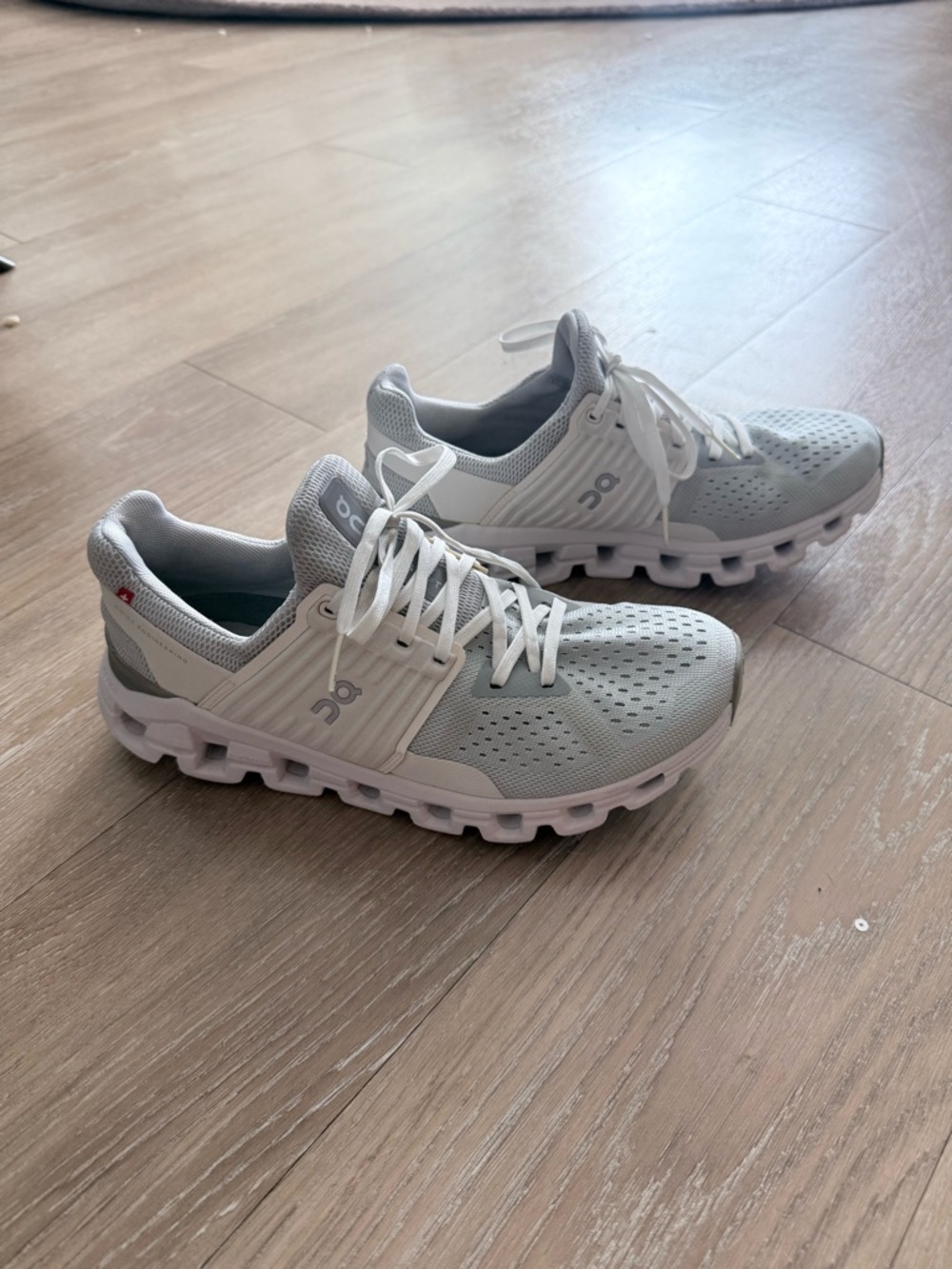On Running Cloudswift Athletic Shoes in Light Gray and White